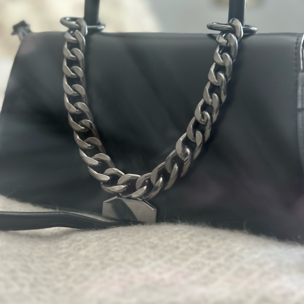 Black Women's Chain-Handle Shoulder Bag